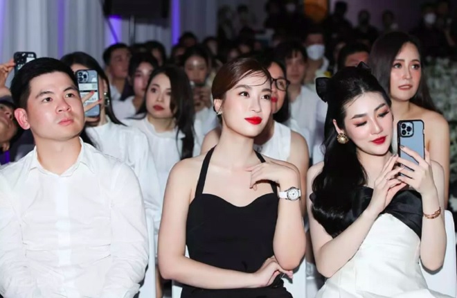 Đỗ Mỹ Linh đăng ảnh, Đỗ Vinh Quang quyết im lặng còn anh trai tương tác nhiệt tình - Ảnh 1