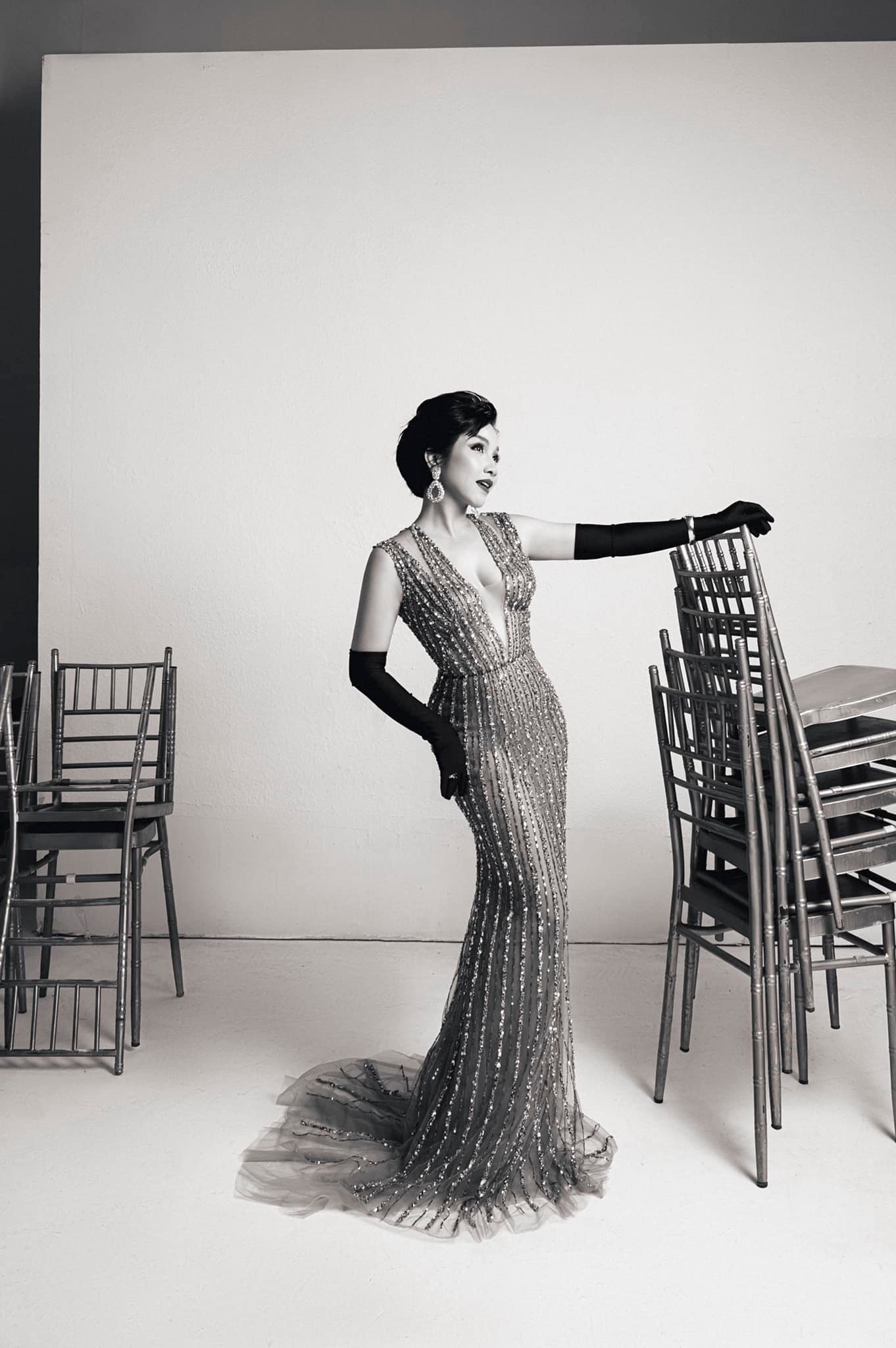 Diva Mỹ Linh khoe bộ ảnh mất 6 tiếng để chụp, netizen cảm thán: 