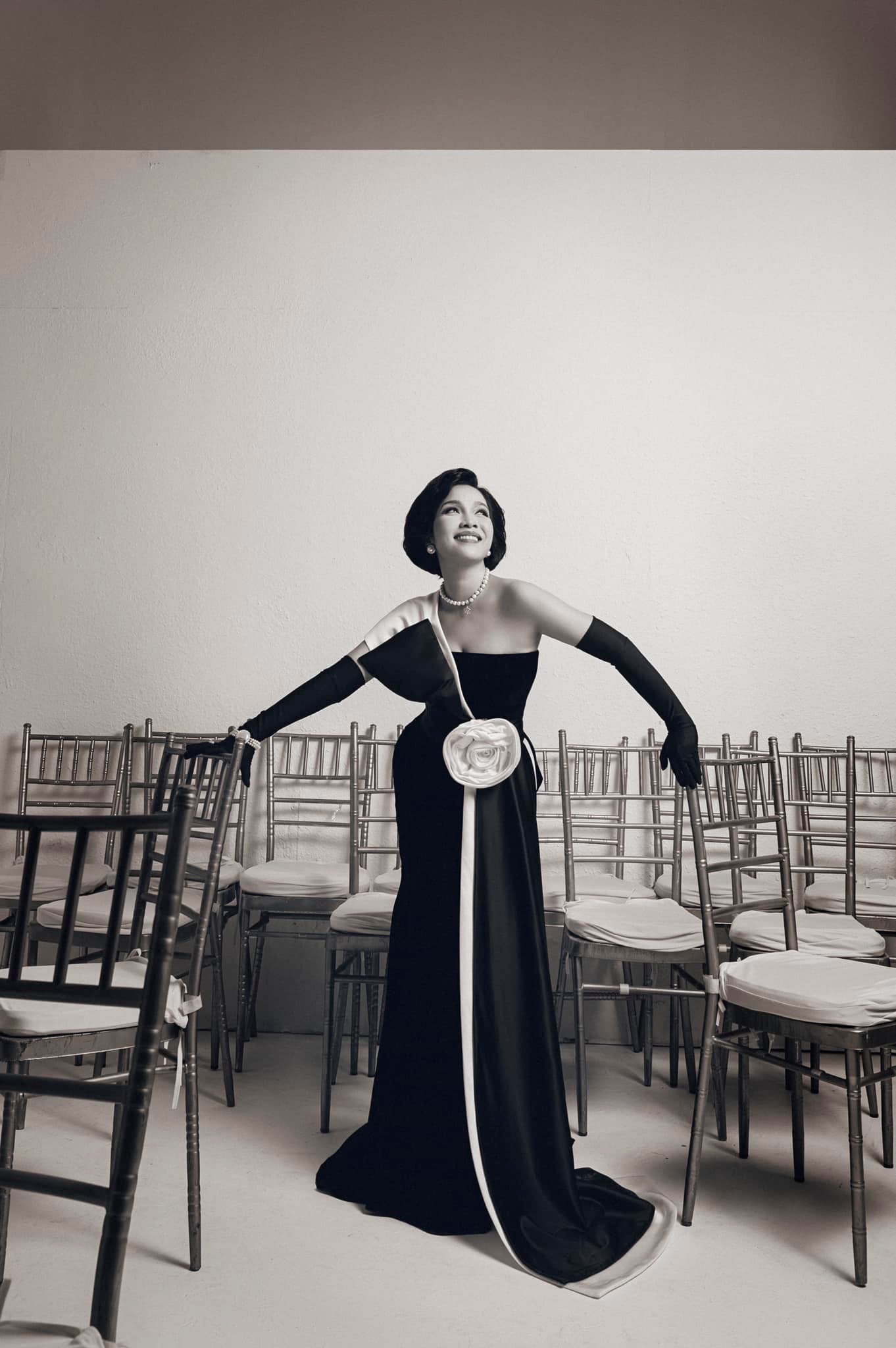 Diva Mỹ Linh khoe bộ ảnh mất 6 tiếng để chụp, netizen cảm thán: 