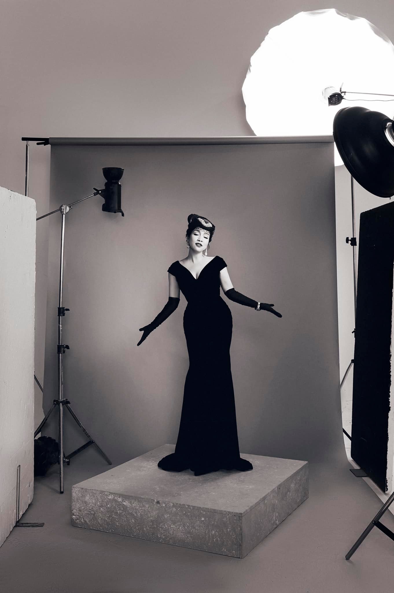 Diva Mỹ Linh khoe bộ ảnh mất 6 tiếng để chụp, netizen cảm thán: 