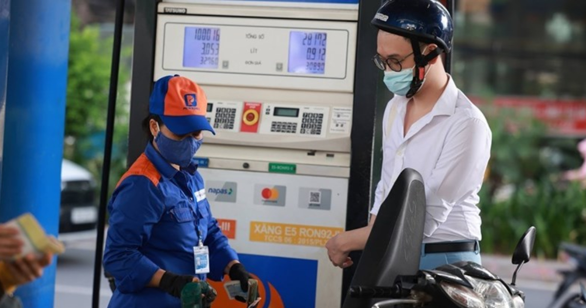 Giá xăng ngày 5/9 tiếp tục giảm nhưng giá dầu tăng tới gần 1500 đồng/ lít