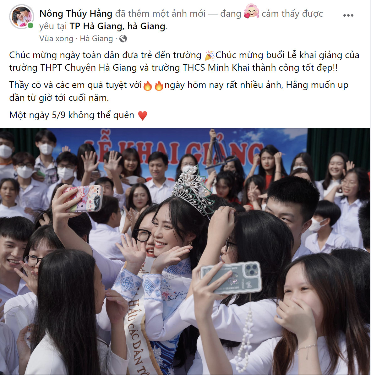 Hoa hậu Nông Thúy Hằng được người dân quê nhà vây kín hậu ồn ào bị ghẻ lạnh - Ảnh 1