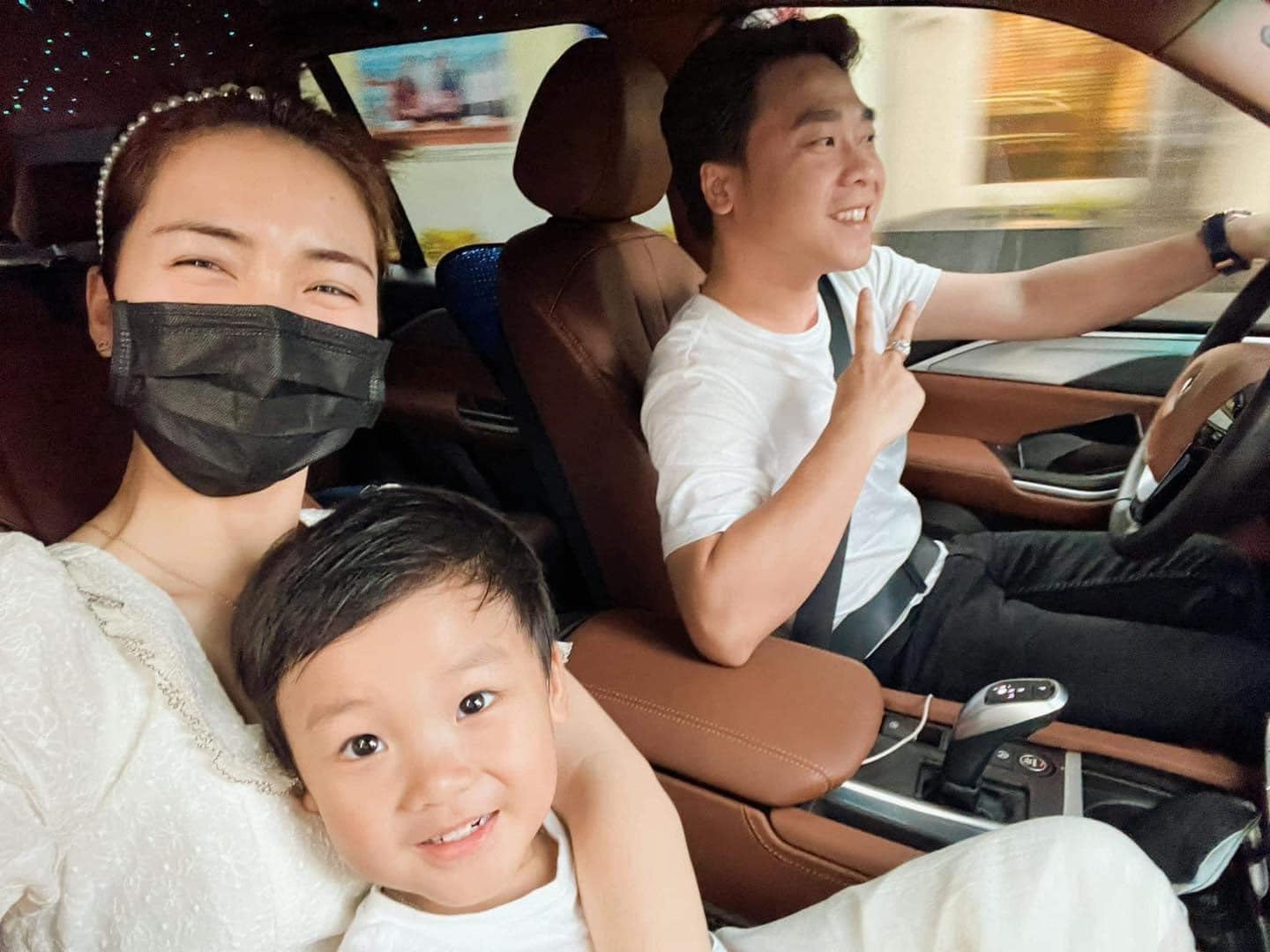 Hòa Minzy hội ngộ tình cũ dịp đặc biệt, tiết lộ cách xưng hô thú vị hậu chia tay - Ảnh 1