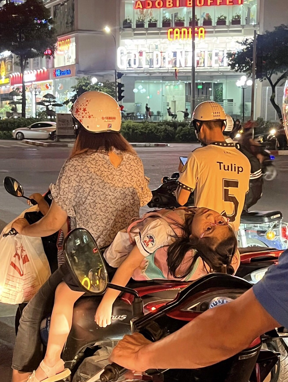 Thêm những khoảnh khắc bất ổn 