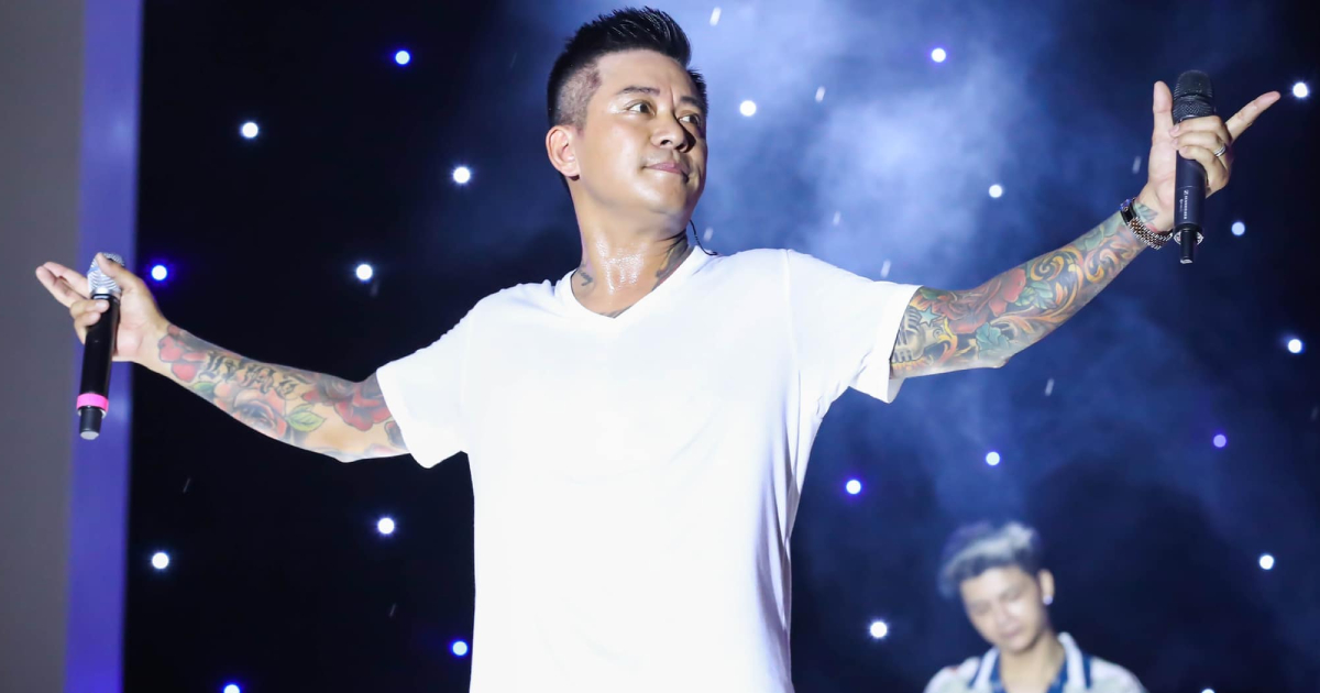 Hát ở ban công, Tuấn Hưng đối diện với mức phạt hành chính lên đến 15 triệu đồng 