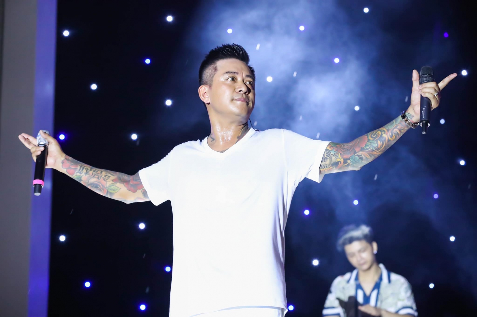 Tuấn Hưng đối diện với mức phạt hành chính lên đến 15 triệu đồng - Ảnh 1