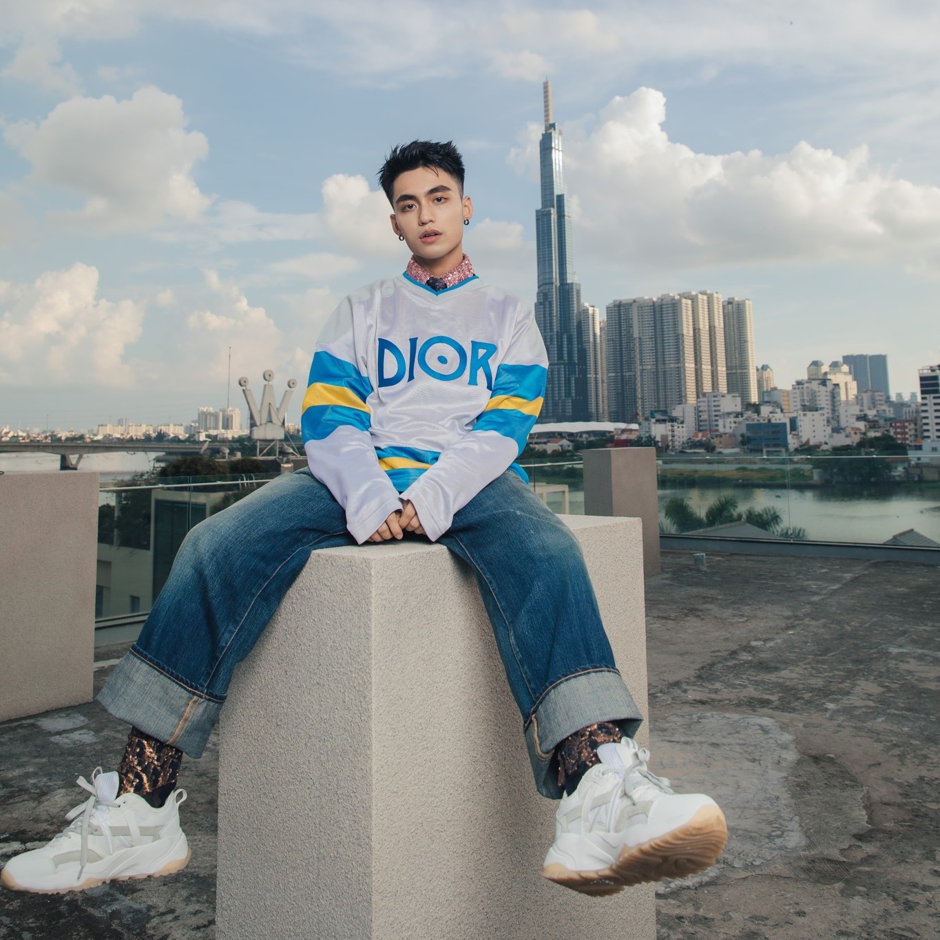 Ra mà xem Mono - em trai Sơn Tùng - trình diễn phong cách 