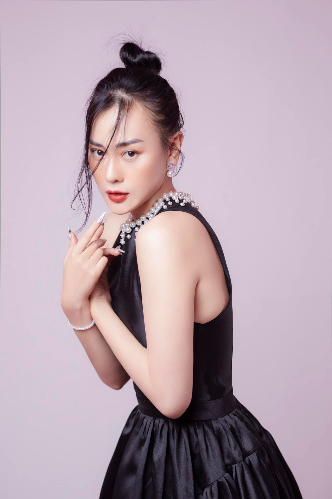 Nửa đêm, Phương Oanh tung hình ảnh được vợ Shark Bình cổ vũ yêu đương - Ảnh 1