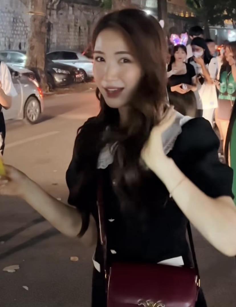 Hòa Minzy gây sốt với khoảnh khắc xuống phố chơi Trung thu, nhan sắc thật khiến nhiều người mê mẩn - Ảnh 1