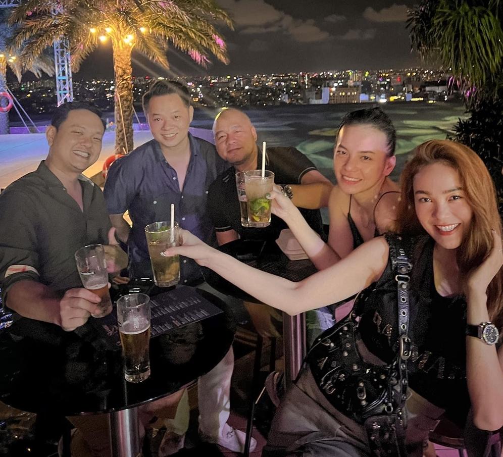 Chỉ một khoảnh khắc hé lộ mối quan hệ thực giữa ông xã đại gia của Minh Hằng và nhà vợ - Ảnh 1