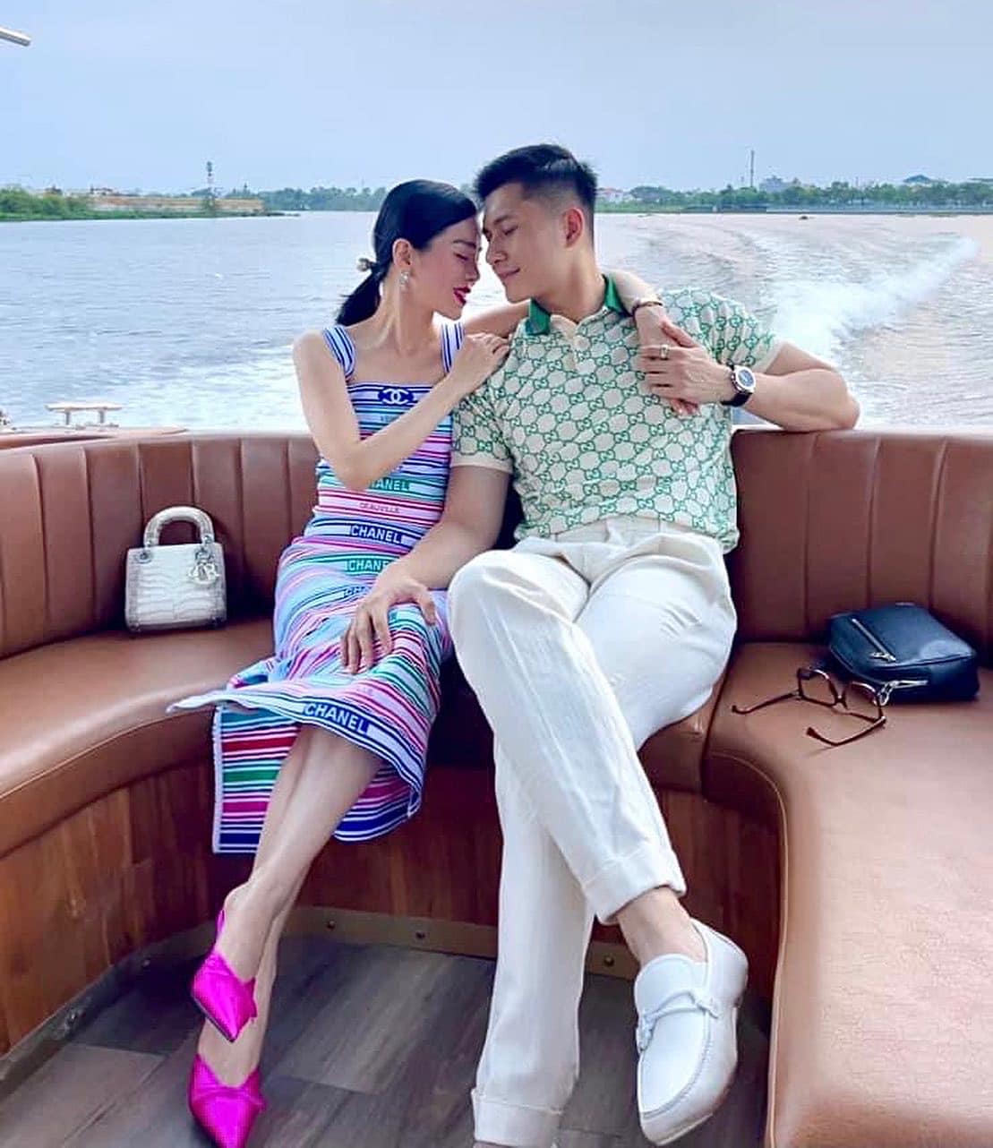 Lâm Bảo Châu lên mạng 