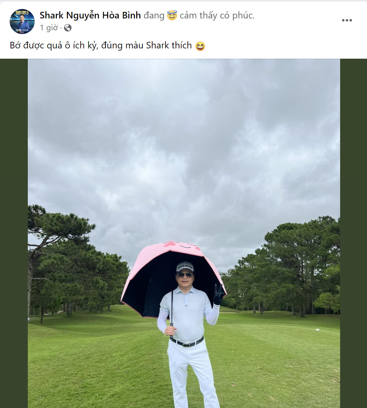 Phương Oanh và Shark Bình bị soi mặc đồ đôi, cùng nhau ra sân golf - Ảnh 1