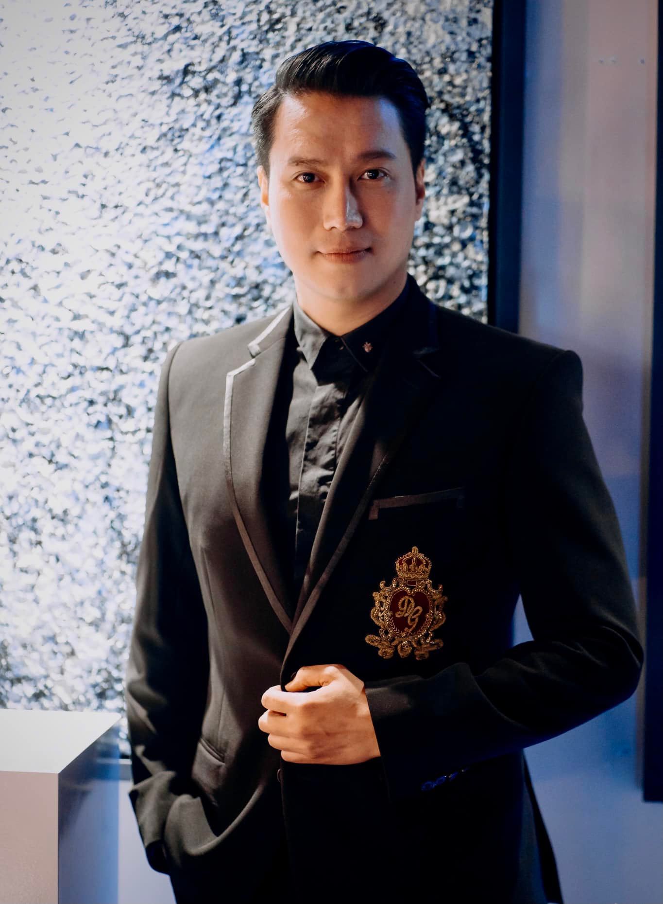 Việt Anh lên mạng buông lời 