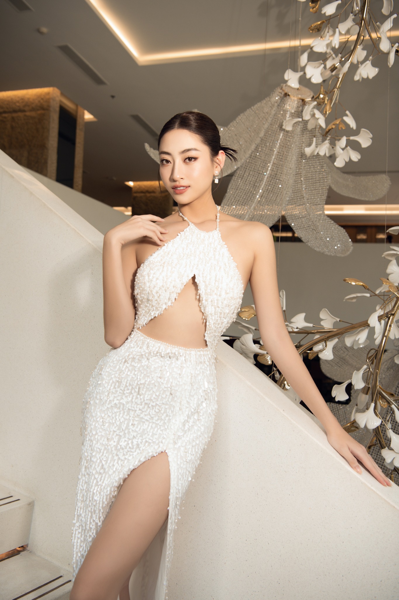 Lương Thùy Linh nhận điểm 10 với hành động tinh tế dành cho đương kim Miss World Vietnam Mai Phương - Ảnh 1