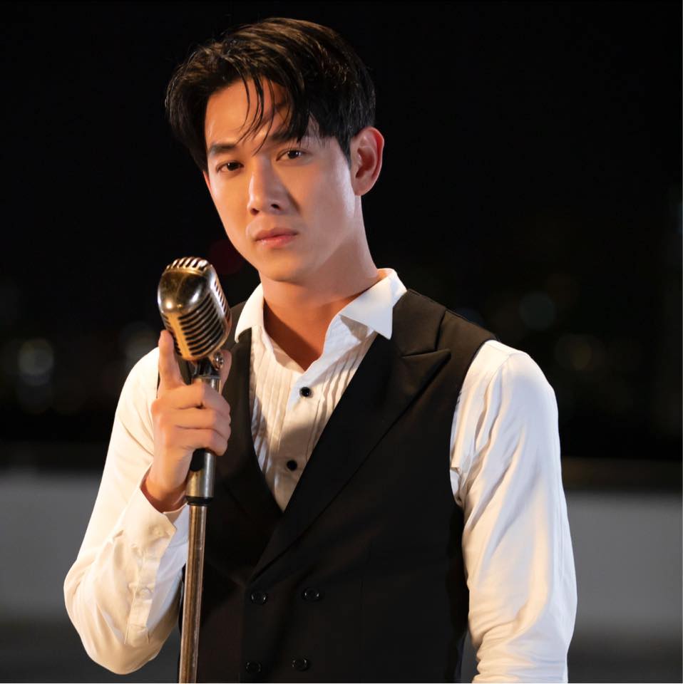 Song Luân vén áo khoe cơ bụng, netizen phán: 