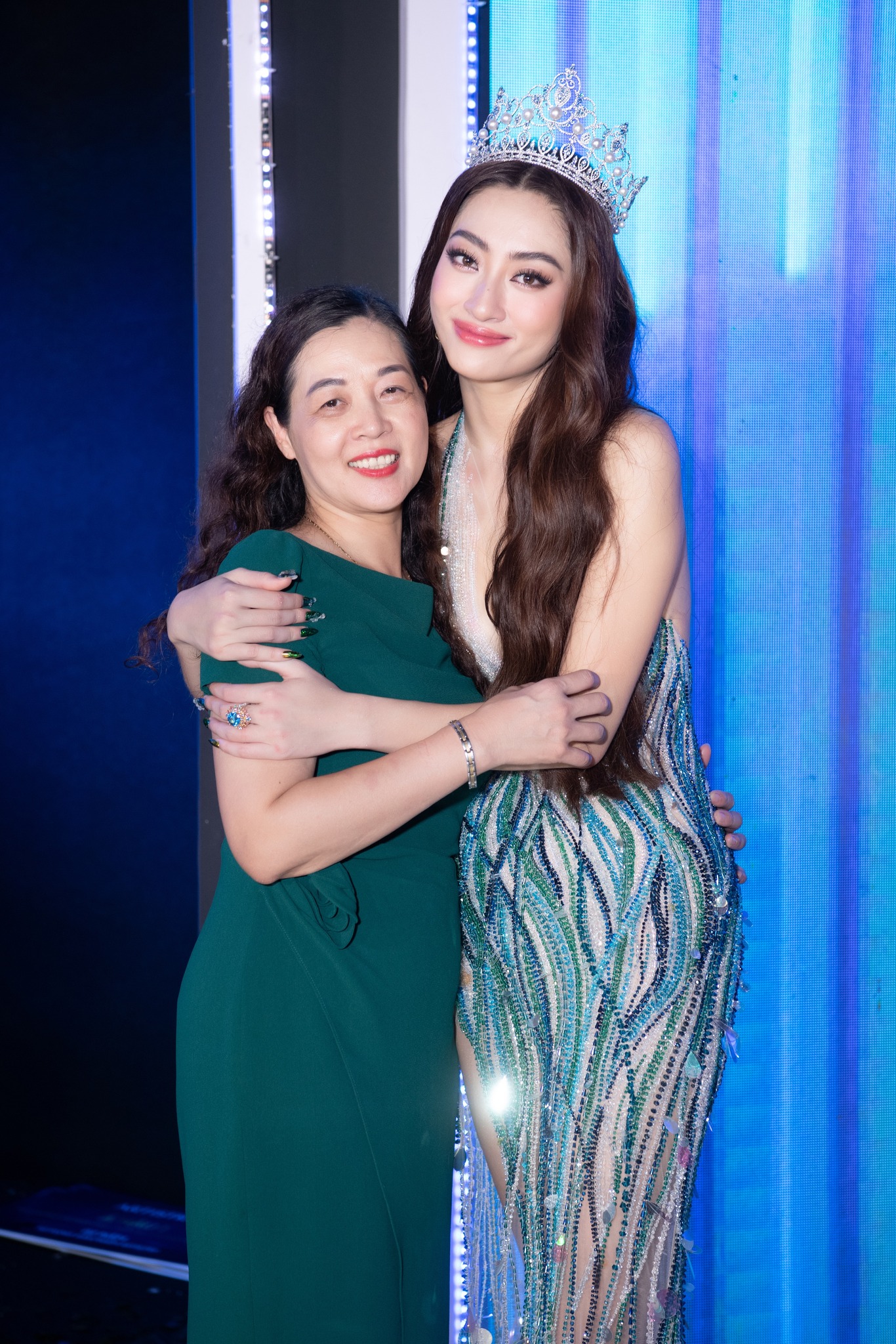 Sao Việt đẹp trai, xinh gái, tài năng nhưng bị chính bố mẹ 