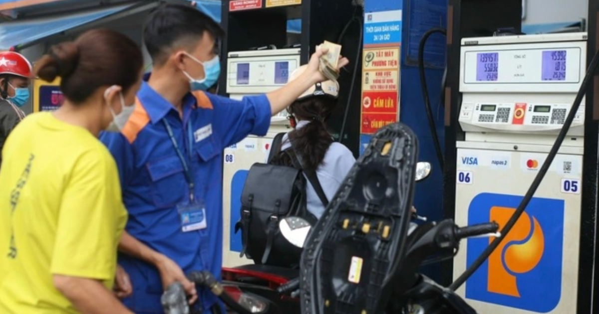 Giá xăng ngày 21/9: Xăng dầu tiếp tục giảm, các loại dầu giảm mạnh tới trên 1.600 đồng/ lít