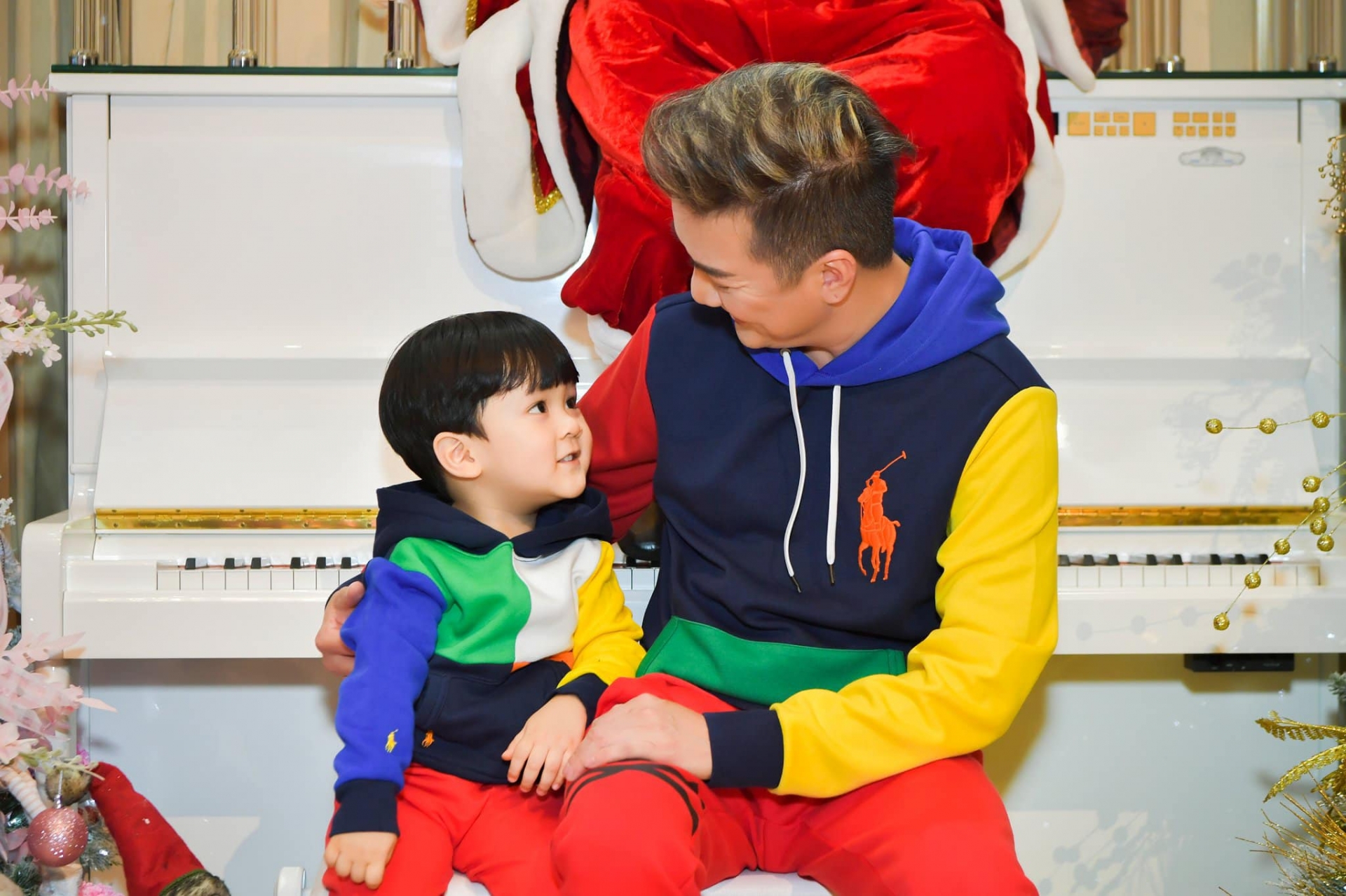 Đàm Vĩnh Hưng lần đầu công khai con trai cùng huyết thống, netizen chỉ thắc mắc danh tính mẹ đứa bé - Ảnh 1