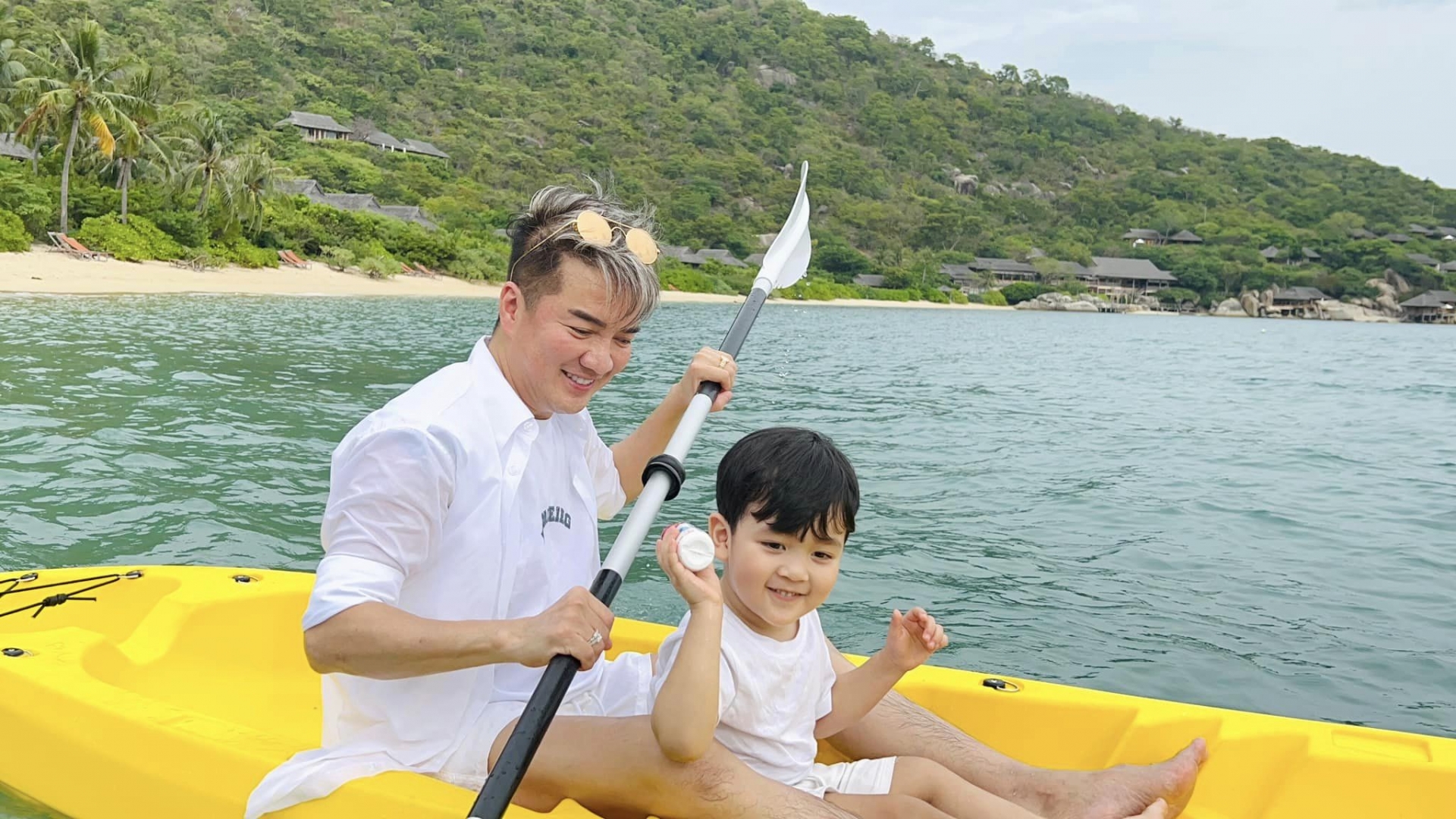 Đàm Vĩnh Hưng lần đầu công khai con trai cùng huyết thống, netizen chỉ thắc mắc danh tính mẹ đứa bé - Ảnh 1