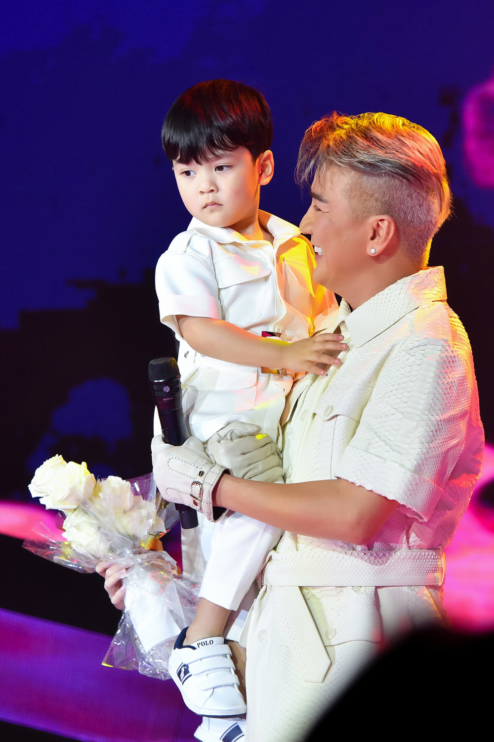 Đàm Vĩnh Hưng lần đầu công khai con trai cùng huyết thống, netizen chỉ thắc mắc danh tính mẹ đứa bé - Ảnh 1