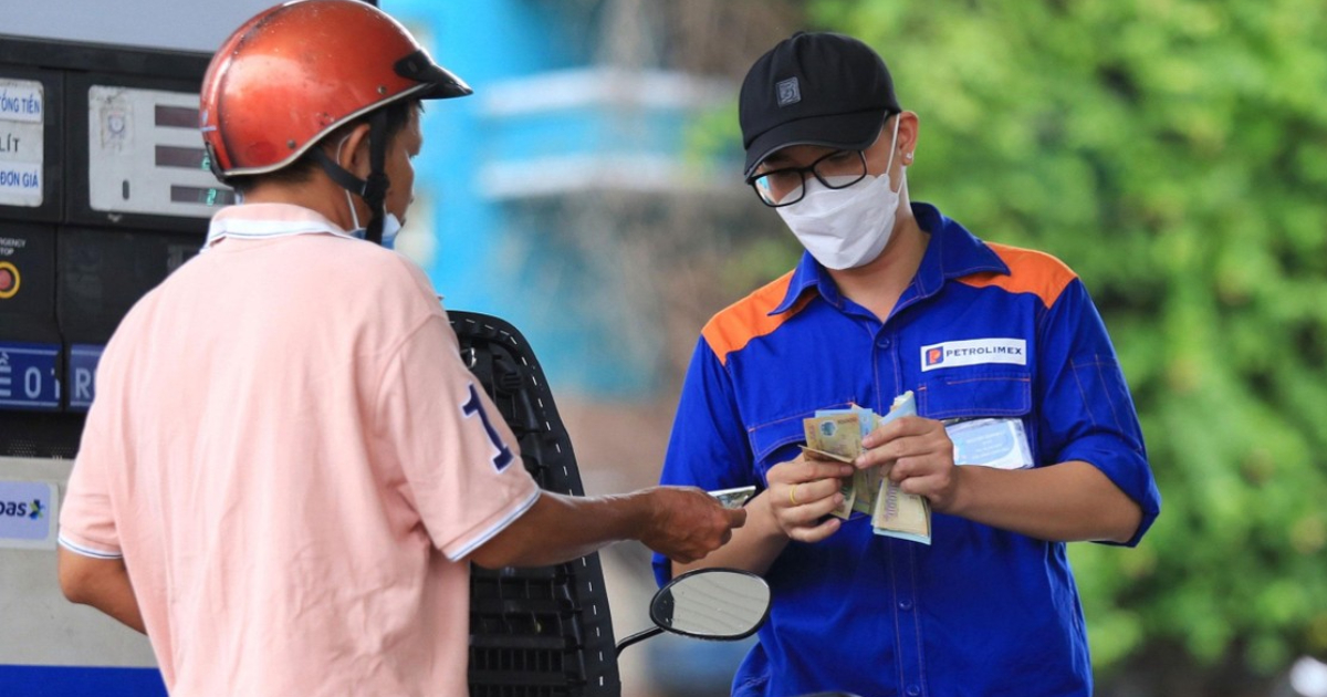 Giá xăng ngày 3/10: Xăng về mức thấp nhất trong năm, RON 92 chỉ trên 20 ngàn/ lit