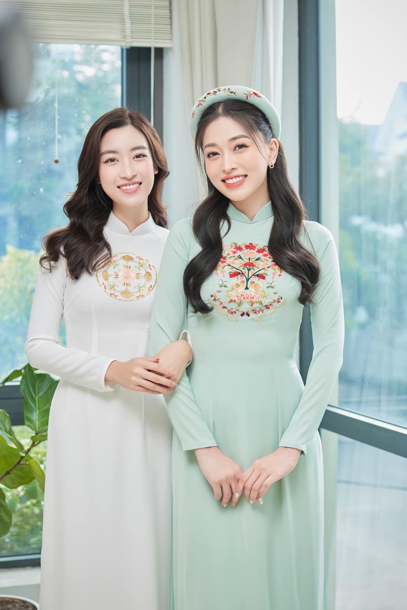 Hoa hậu Đỗ Mỹ Linh bị thiếu gia nhà bầu Hiển giục đám cưới - Ảnh 2