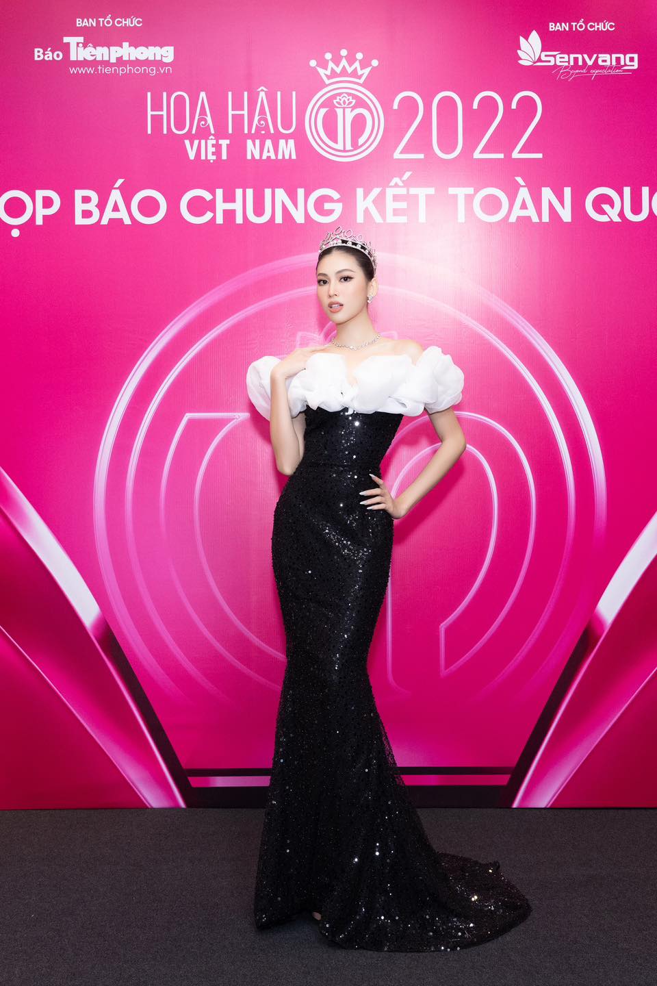 Đọ dáng cùng dàn người đẹp, đương kim Hoa hậu Việt Nam Đỗ Thị Hà vẫn bị Tiểu Vy chiếm spotlight? - Ảnh 8