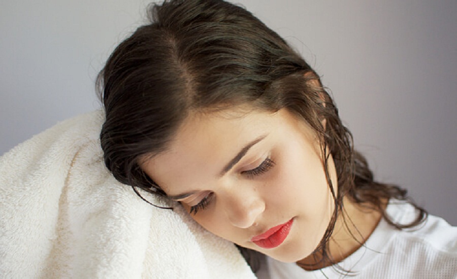 Hướng dẫn 7 cách dưỡng tóc uốn gợn sóng bồng bềnh chuẩn salon ngay tại nhà