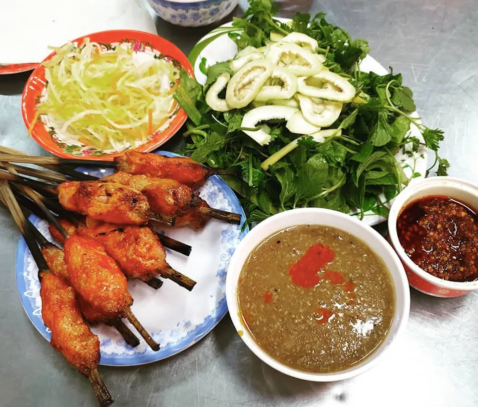 Nem lụi, món ngon mê hoặc của Cố đô Huế