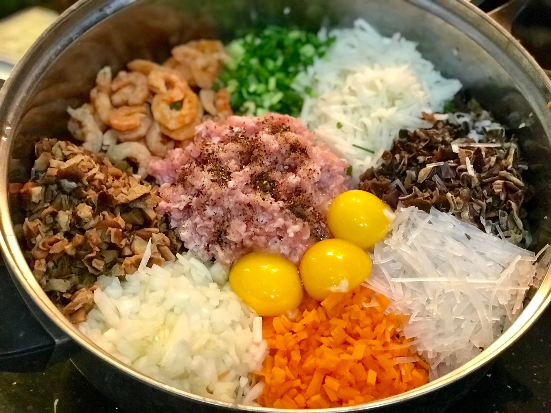 Nem rán giòn rụm, món ngon dân dã mà cầu kỳ của người Việt - Ảnh 3