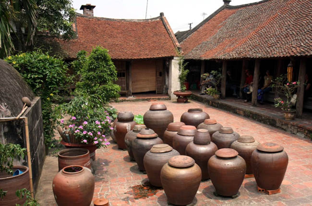 Đương Lâm vẫn còn những ngôi nhà cổ hàng trăm năm tuổi.