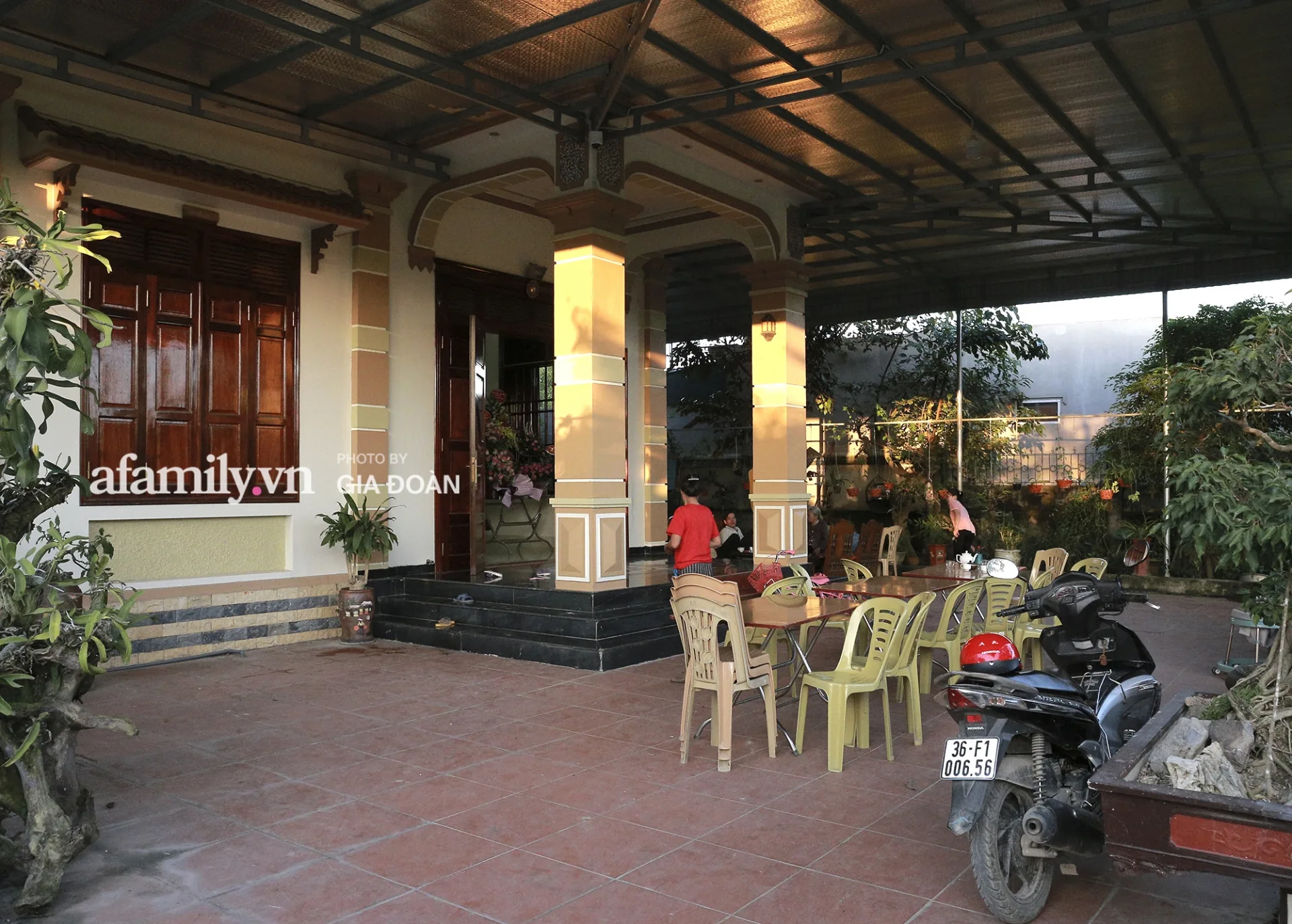 Cận cảnh nhà của Hoa hậu Đỗ Thị Hà: To nhất xã, nổi bật ngay từ xa - Ảnh 3