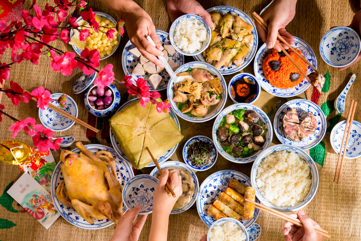 Trong mâm cỗ Tết cổ truyền miền Bắc, từng món ăn đều lưu giữ nét văn hóa Việt.