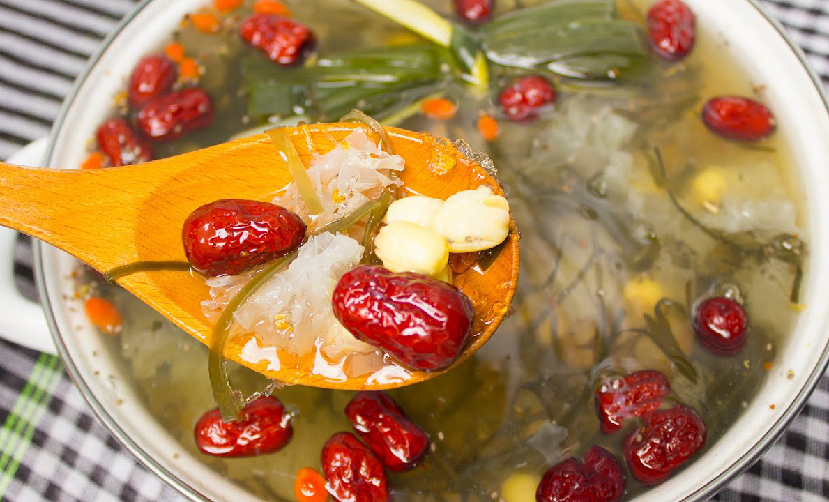 Cách nấu chè dưỡng nhan - món “càng ăn càng đẹp” khiến Hoa hậu Đỗ Thị Hà mê mệt