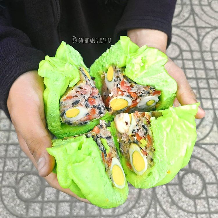 Bánh bao 8 trứng cút. Ảnh: onghoangtrasua