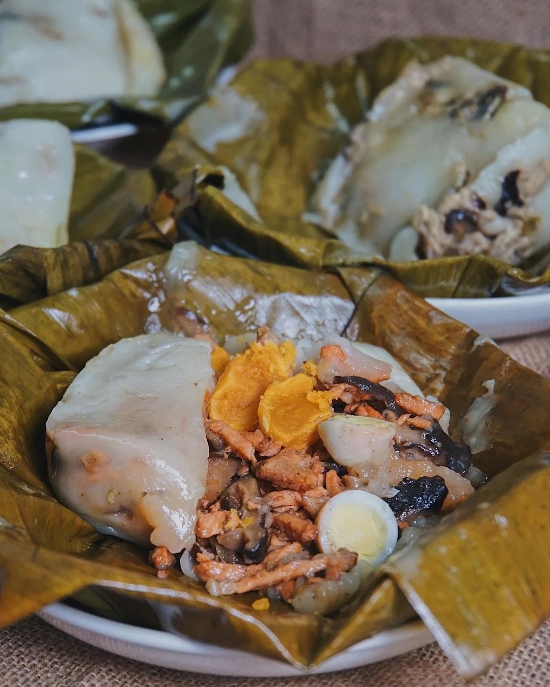 Loại bánh giò này có cả nhân xá xíu hoặc nhân gà xé. - Ảnh: mysteriousaigon
