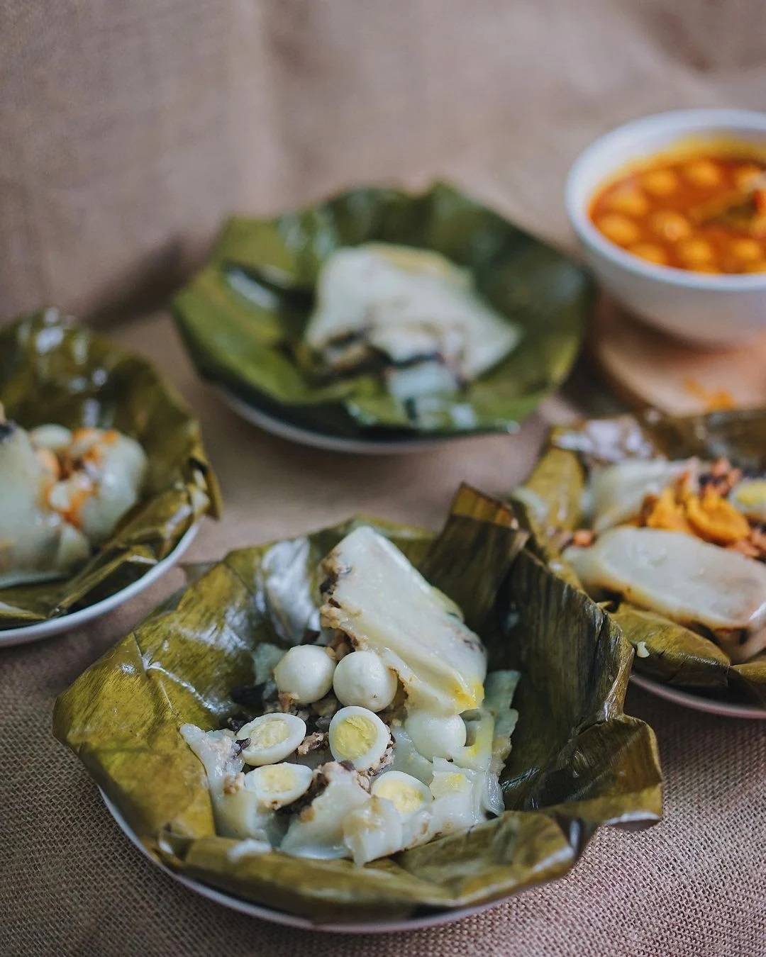 Chiếc bánh giò có tới 7 trứng cút - Ảnh: mysteriousaigon