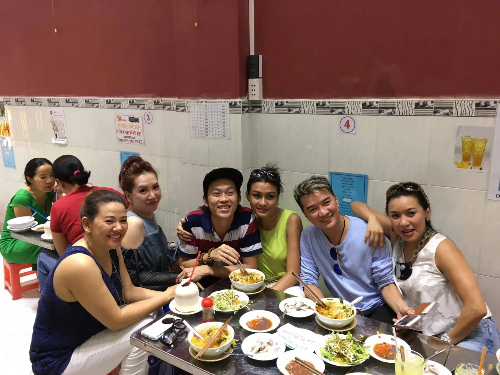 Quán bún riêu 40 năm tuổi 