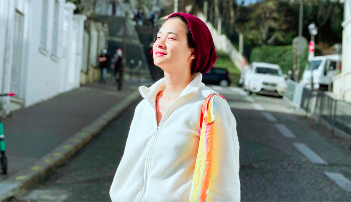 Ở lại Paris, sau 50 tuổi mình vẫn không bị mang tiếng ế