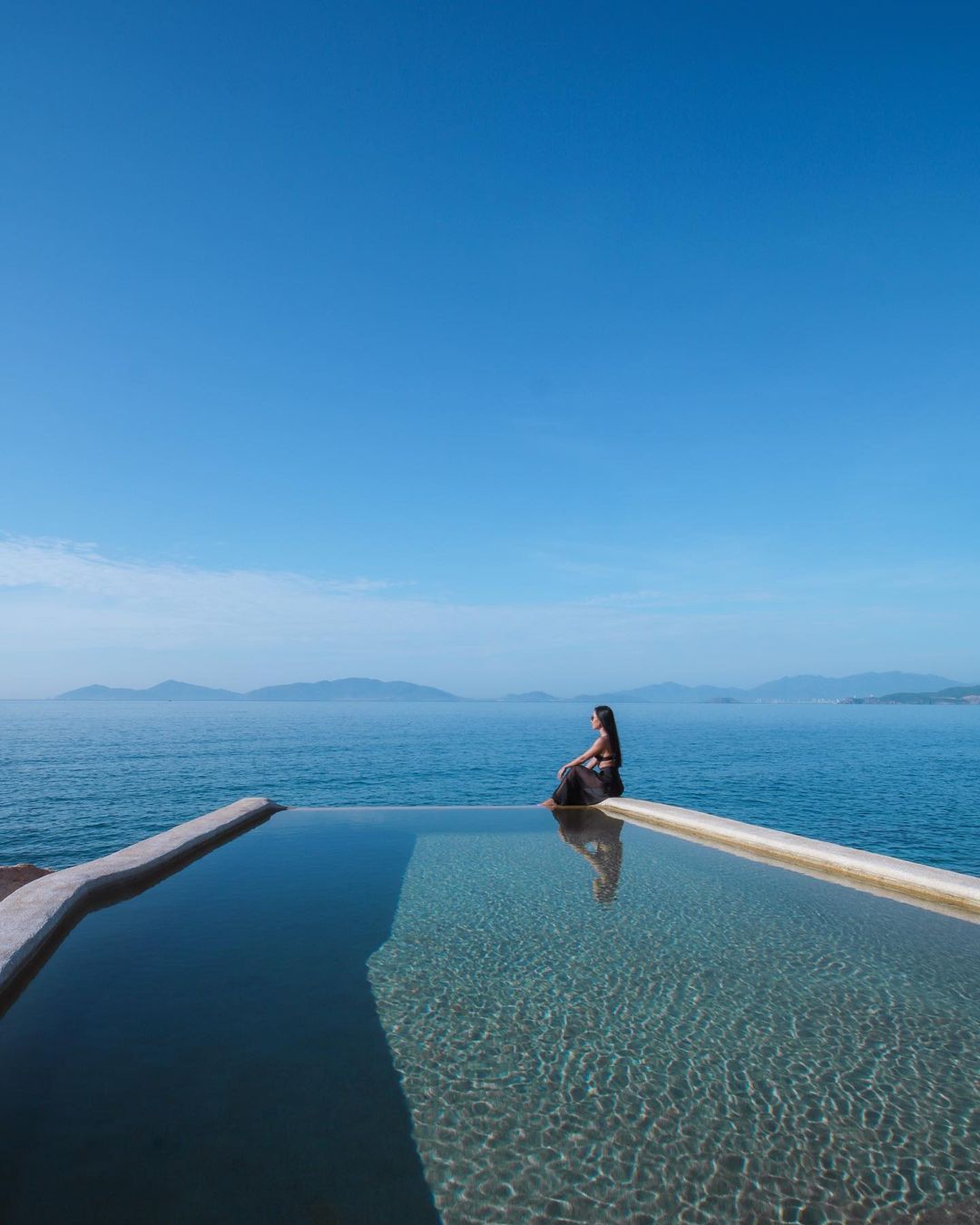 Bể bơi của một căn rock pool villa giống hệt view Châu Bùi đăng tải.