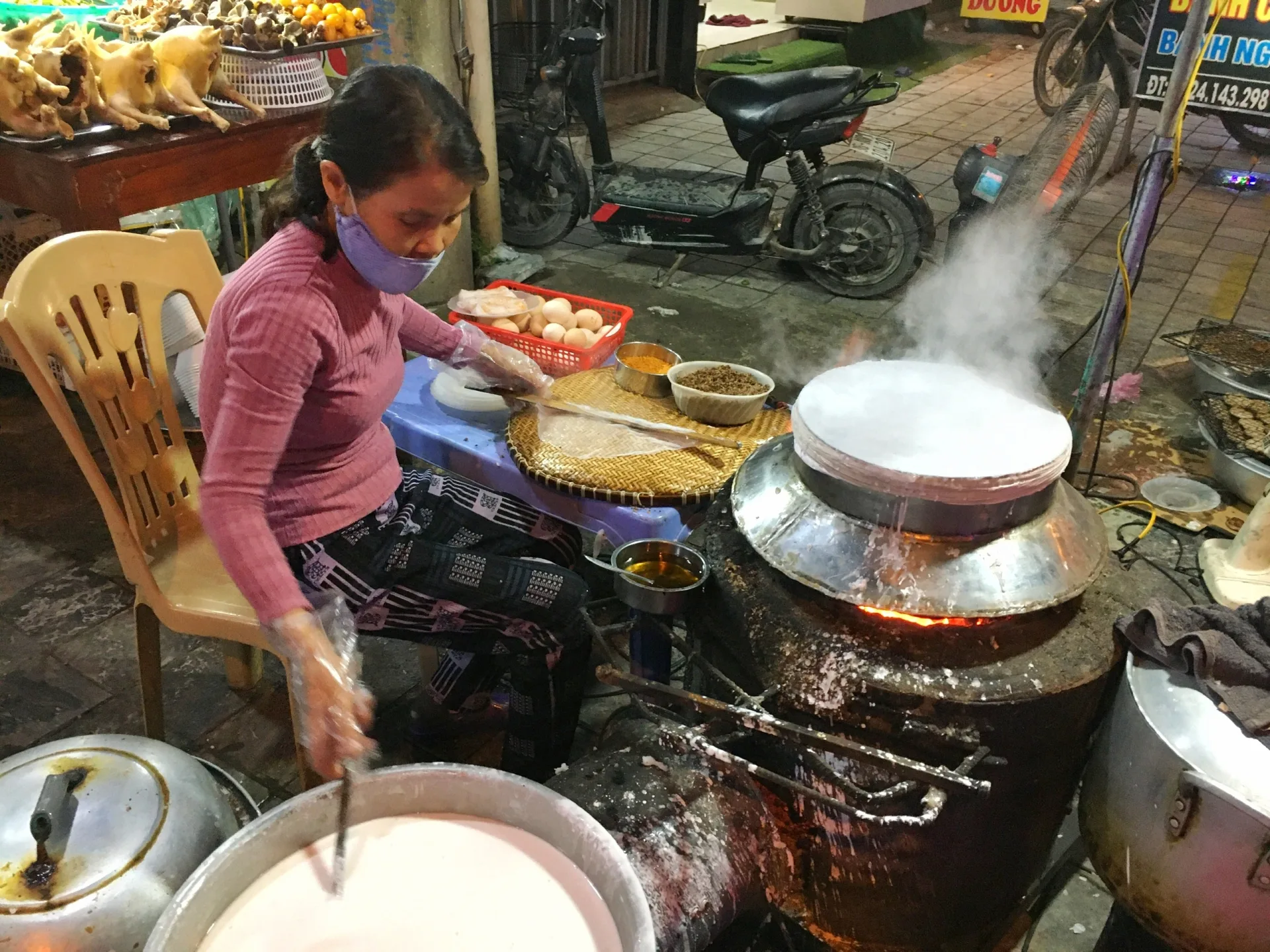 Bánh cuốn thịt tôm, món ăn sáng đặc sản ai ăn cũng mê ở Sầm Sơn - Ảnh 2