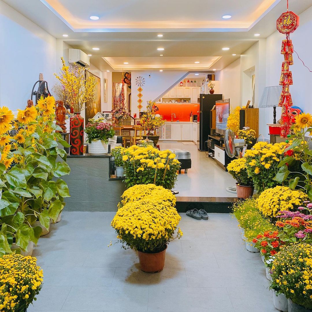 Ngôi nhà của Khánh Vân được trang hoàng rực rỡ trong mùa Tết năm 2021.