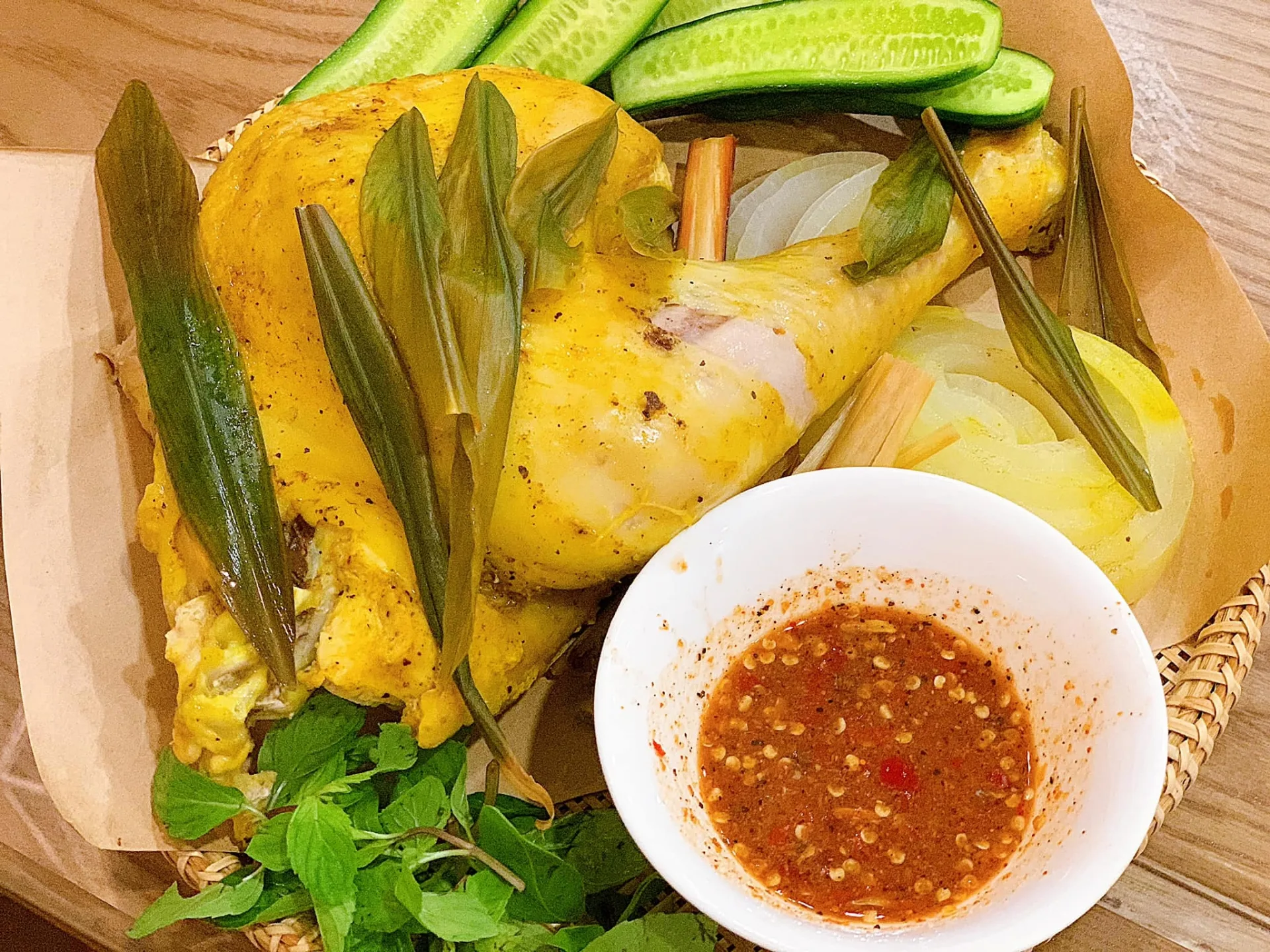 Cách làm gà hấp muối sả, thơm ngọt đậm đà - Ảnh 1