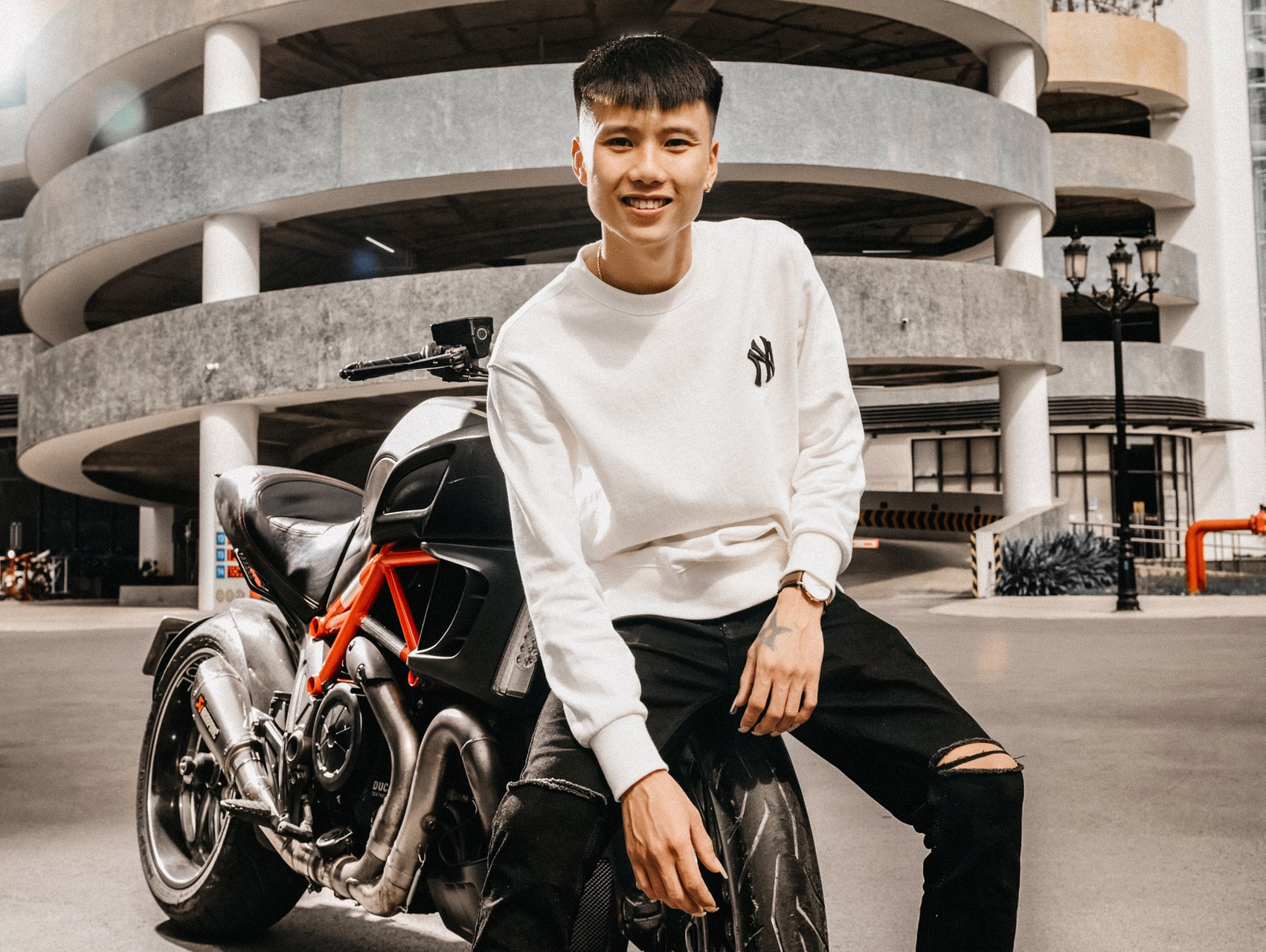 Streamer triệu follower Đạt Villa: Mỗi tháng thu nhập 50 triệu nhưng đây là “nghề không dễ ăn”