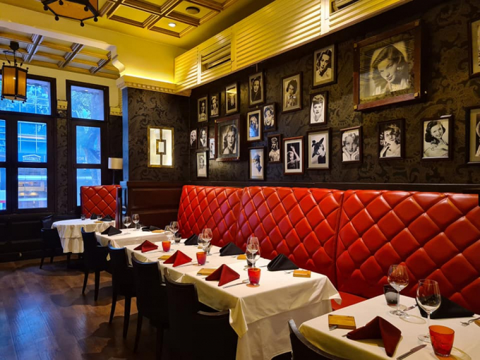 Không gian cổ điển kiểu Mỹ ở New York Steakhouse Saigon.