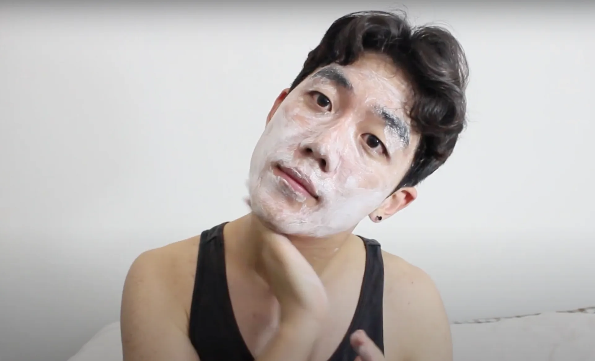 Mặt nạ tạo bọt giúp lấy bụi bẩn tốt hơn.