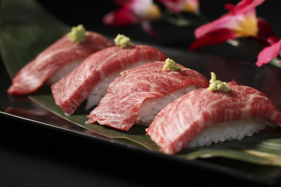 Sushi thịt bò Wagyu vừa ngon vừa trình bày đẹp mắt.