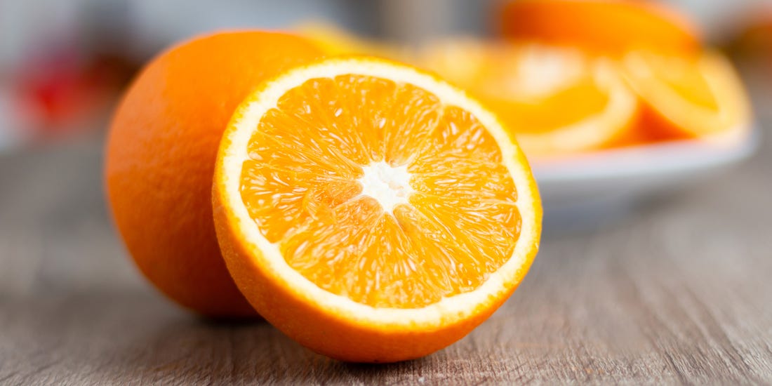Cam, chanh là thực phẩm giàu vitamin C cho làn da.