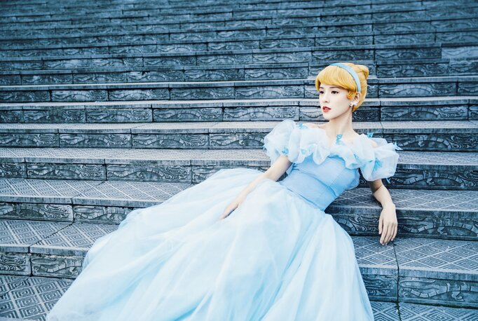 Chưa Halloween, Trương Dư Hi đã biến hoá thành các nàng công chúa Disney