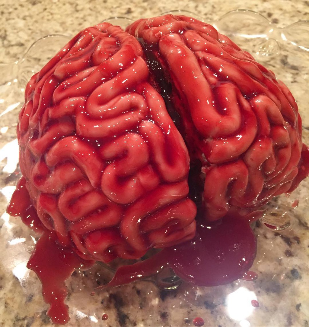 Bộ não này được làm hoàn toàn từ bánh và kem thôi nhé.
